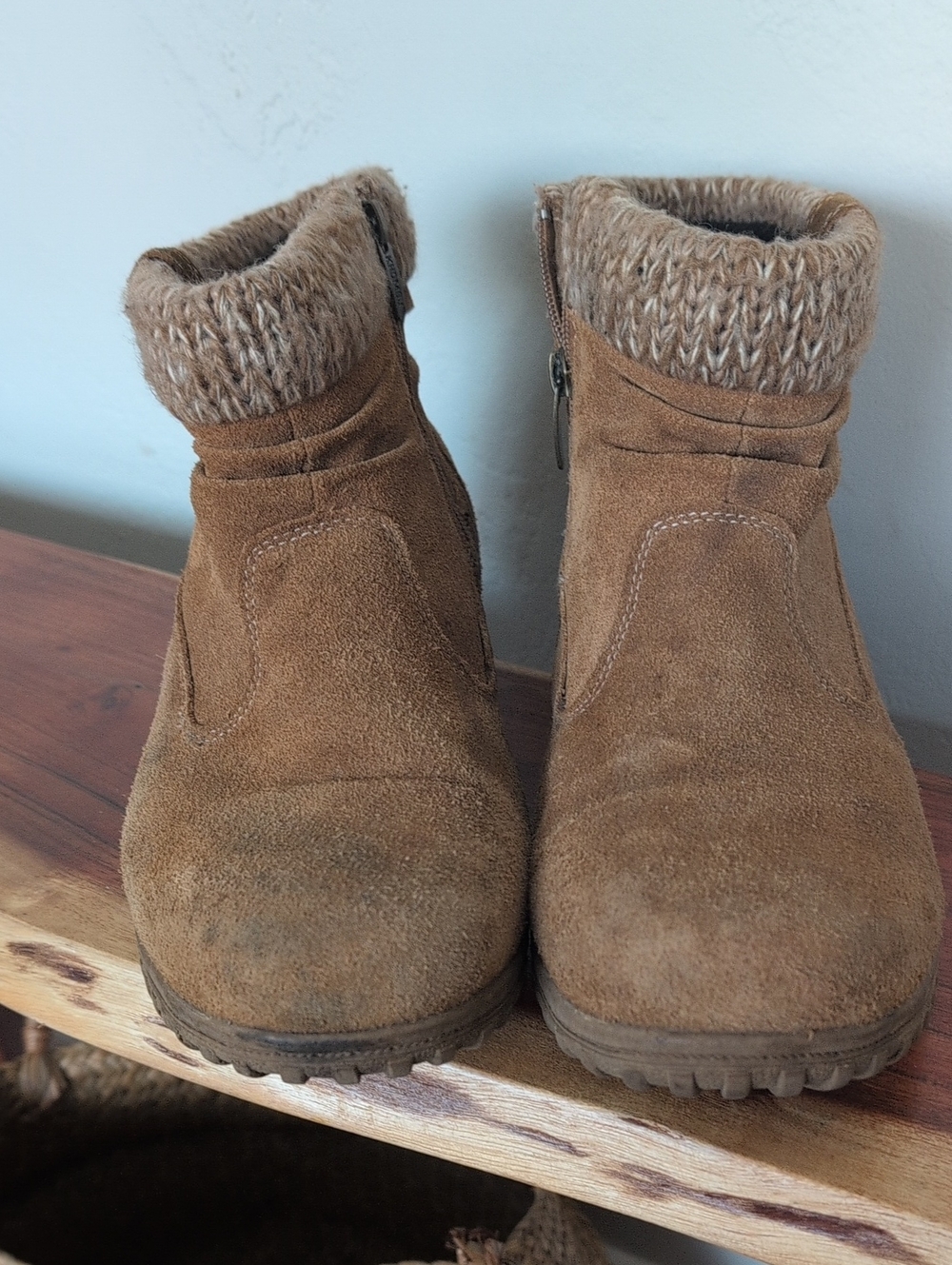 Khombu Tan Suede Winter Boots Size 11